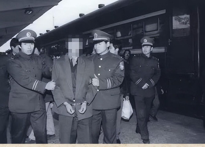 嫌疑人被捕